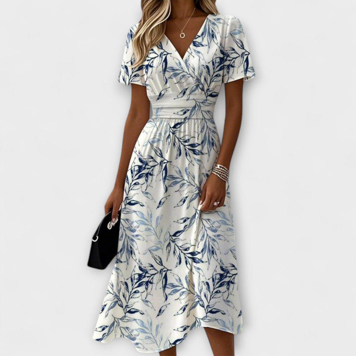 Katie - Robe Blanche à Motif Fleurs et Feuilles