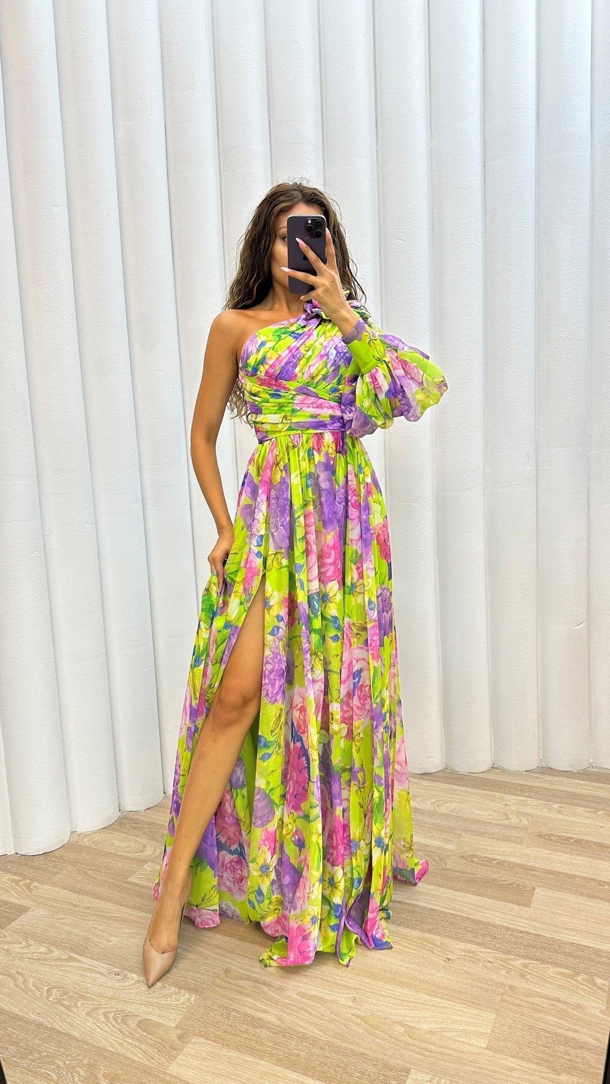 Whitney - Robe Longue Violette Une Épaule à Fleurs
